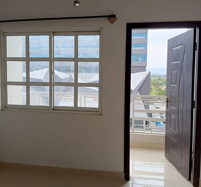 1750 Square Feet Flat Ideally Situated In Diamond Mall & Residency 20