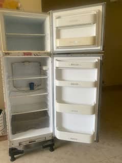 selling Dawlance refrigerator in a good condition