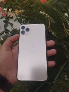 iphone 11 pro max 98bettry health 10/10 condition