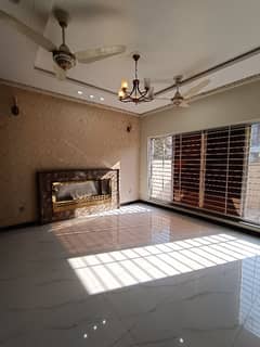 10 Maral Beautiful House Available For Rent Near All Facilities