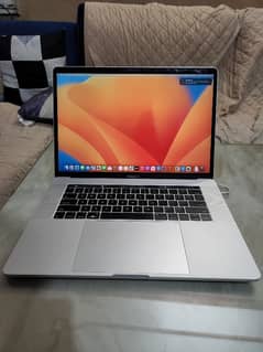 Macbook Pro 2017 Core i7  15" 16gb RAM