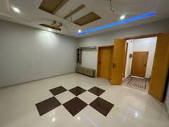 iqbal town rahwali 5 marla house avaliable for rent
