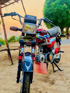 honda 70for sale genuine  bike contact only whatssapp3466410366