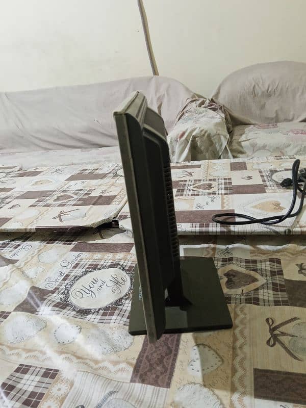 LG computer screen all okay no problem only screen and wire 1