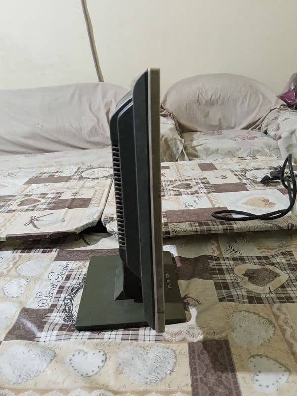 LG computer screen all okay no problem only screen and wire 3