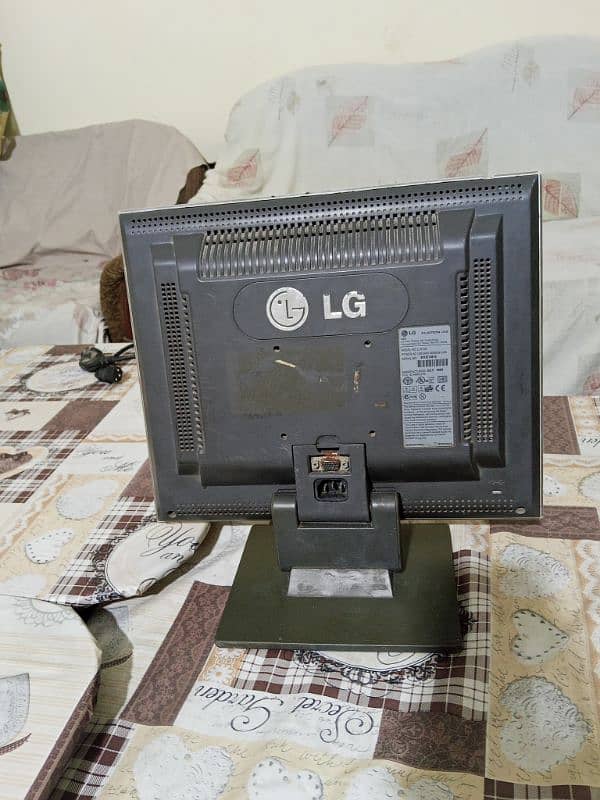 LG computer screen all okay no problem only screen and wire 4