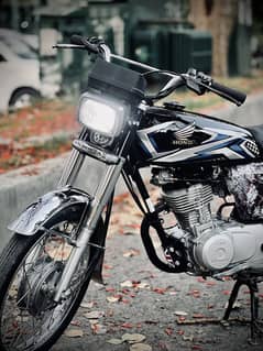 Honda 125 fuel tank black