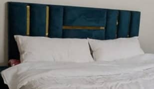 Bed with side tables and matrice