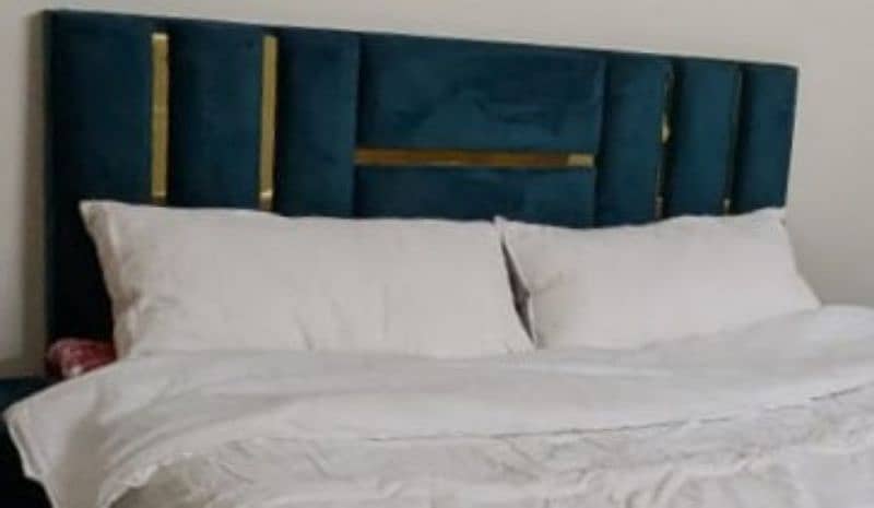 Bed with side tables and matrice 0