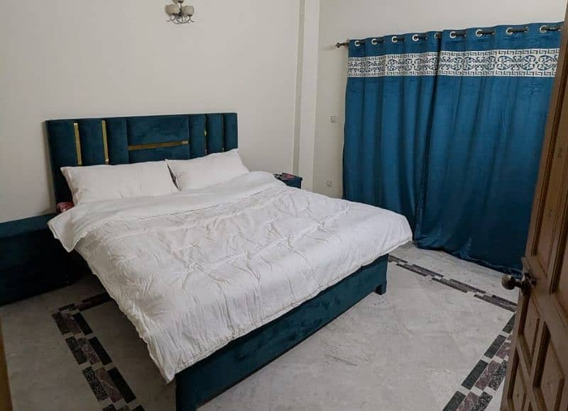 Bed with side tables and matrice 2