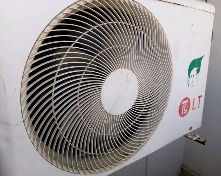 Haier inner and LT outer. 1.5 Ton Split A C in good working condition. 2