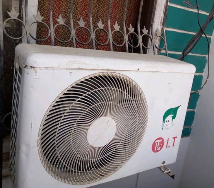 Haier inner and LT outer. 1.5 Ton Split A C in good working condition. 3