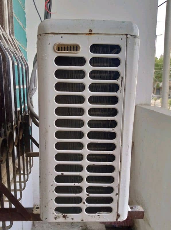 Haier inner and LT outer. 1.5 Ton Split A C in good working condition. 4