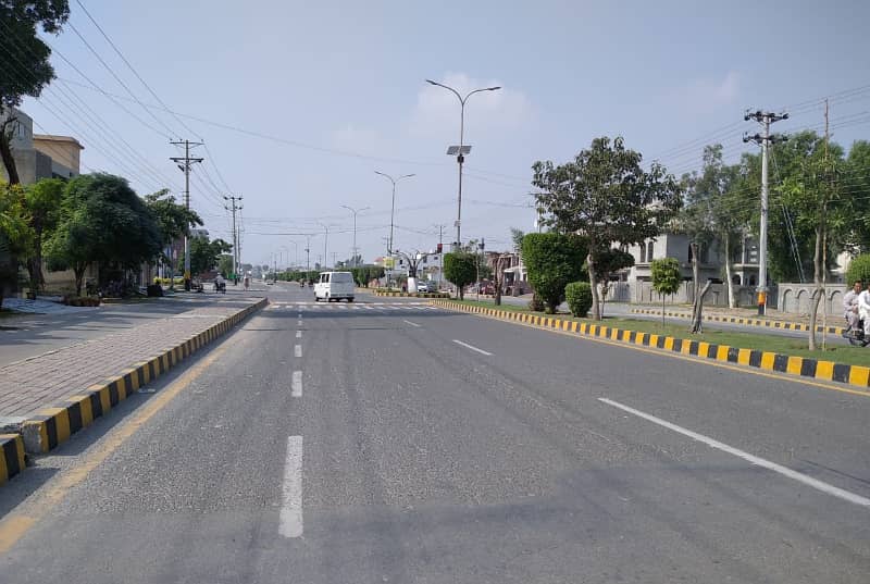Prime Location 5 Marla Plot for Sale in J Block, Central Park Lahore 9