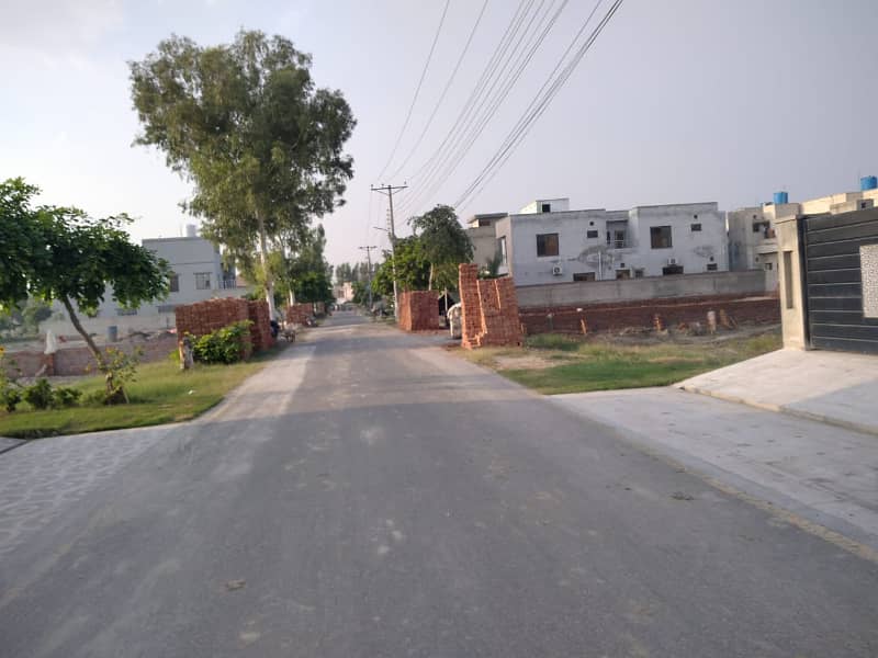Prime Location 5 Marla Plot for Sale in J Block, Central Park Lahore 11