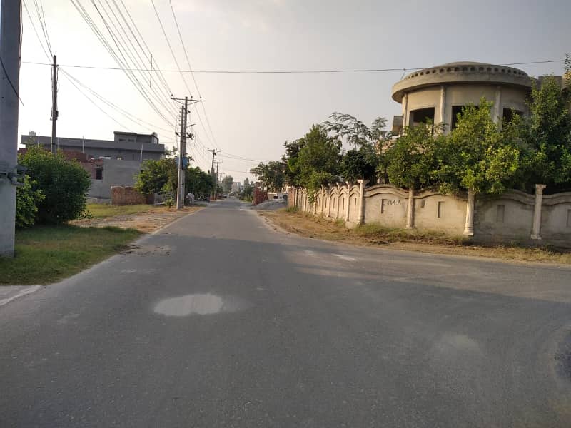 Prime Location 5 Marla Plot for Sale in J Block, Central Park Lahore 18