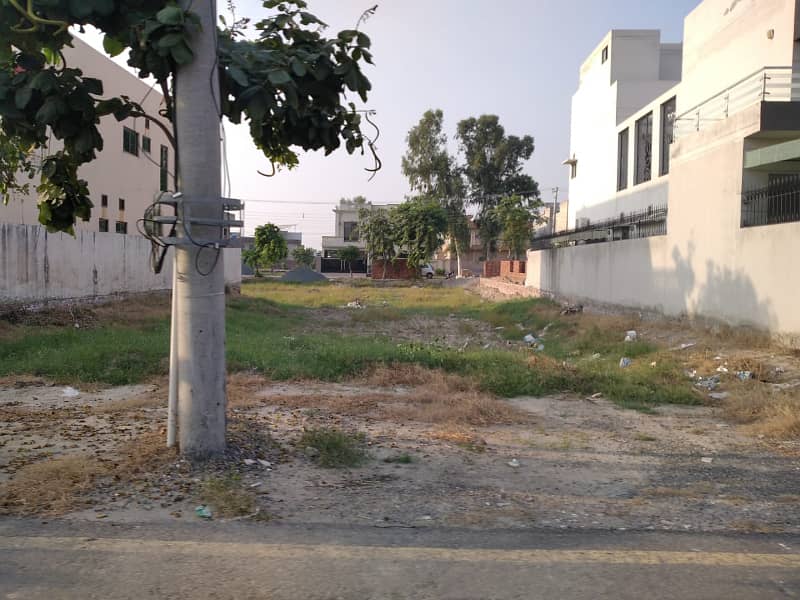 Prime Location 5 Marla Plot for Sale in J Block, Central Park Lahore 19