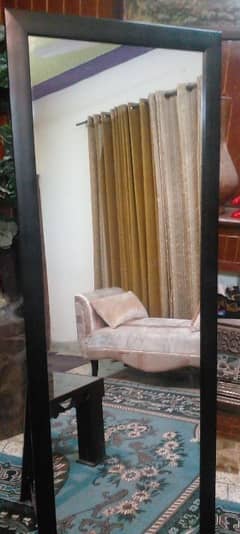 Very beautiful heavy big stand mirror available03335138001