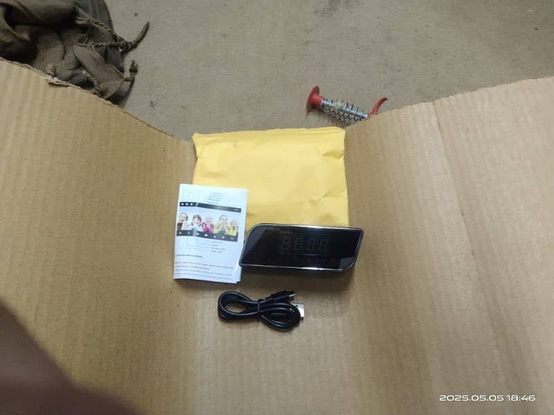 Table Clock Hidden camera video recorder 1