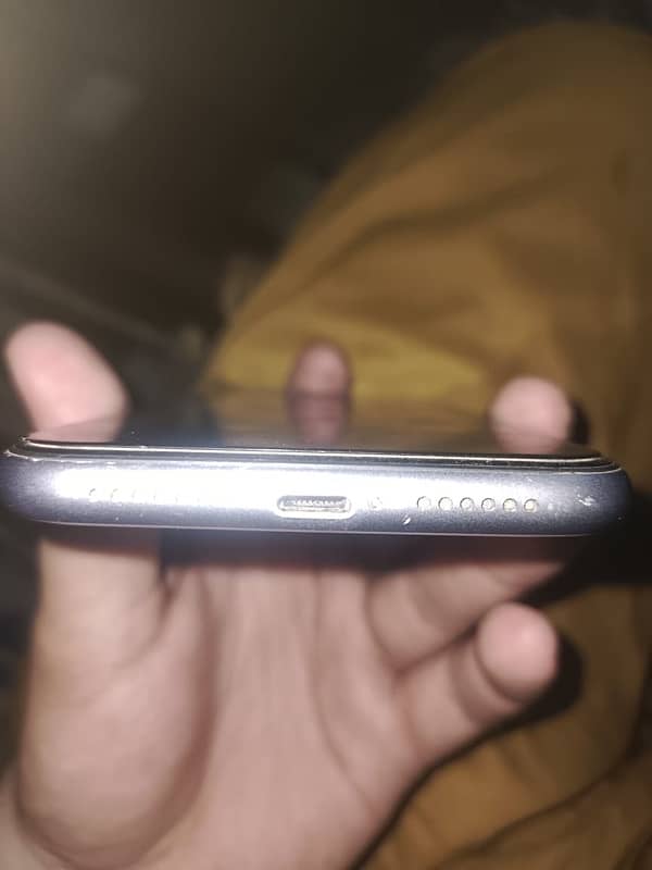 iphone 11 128   factory unlock exchange posible with next model 3