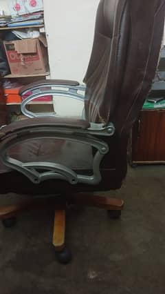 very good in use and like new chair