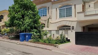 10 Marla Beautiful Elegant Double Unit New House At The Best Price. Rs 4.90 Crore Offer Required. Urgent Sale