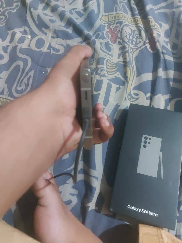 s24 ultra with box only sim time used 12/256 4