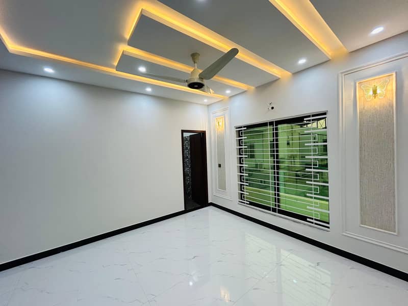 Prime Location 10 Marla House For sale In Central Park - Block A Lahore In Only Rs. 40000000 1
