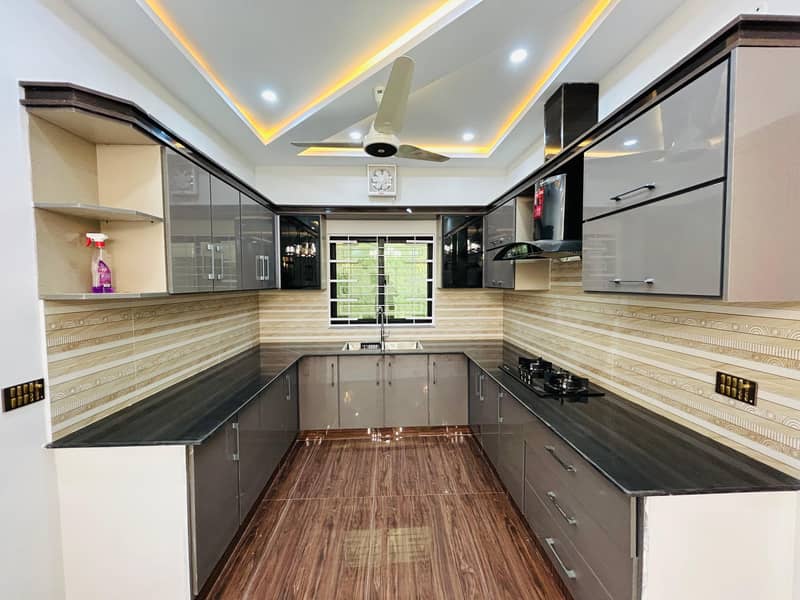 Prime Location 10 Marla House For sale In Central Park - Block A Lahore In Only Rs. 40000000 2