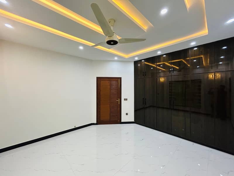 Prime Location 10 Marla House For sale In Central Park - Block A Lahore In Only Rs. 40000000 4
