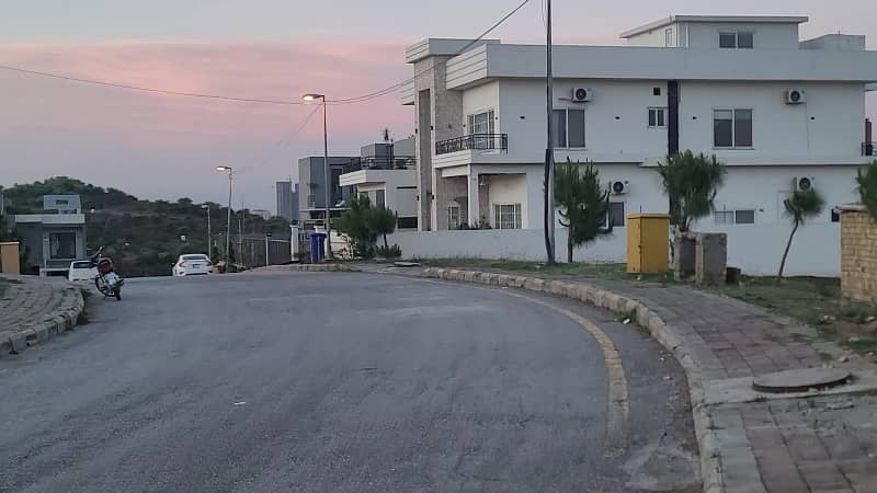 Top of the line. Heightened Location Solid and Level Plot with beautiful view. Dem 2.90 Crore Negotiable 2