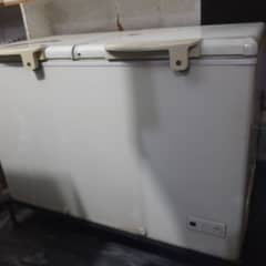 de freezer 2 door 3 years old