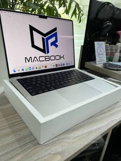 Apple MacBook Air 13.6" Laptop 10/10 condition