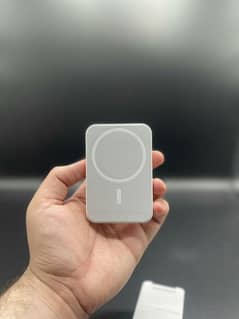 Wireless 20000mah Power bank -Compatiblefor both Android and iOS .
