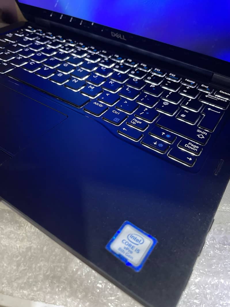 Dell Latitude 7390 2-in-1 (Touch Screen) 0322-8832611 4