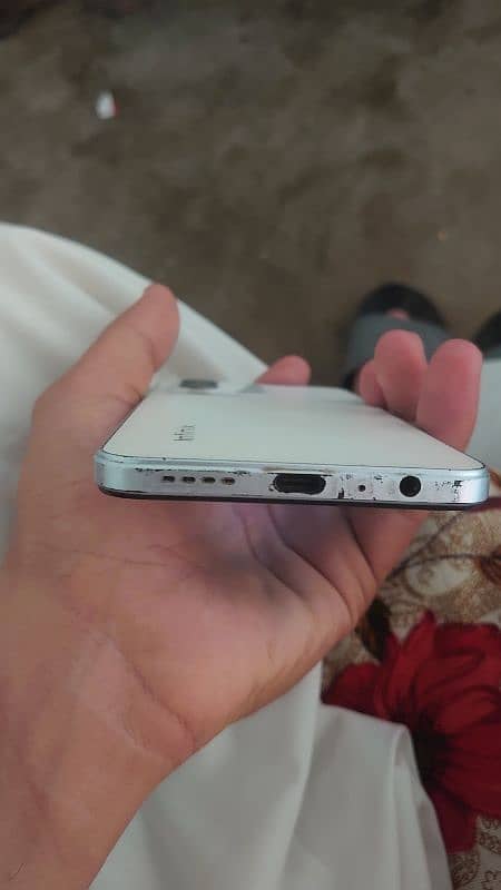 Infinix note 12 Good condition.  Double Sim working. 4