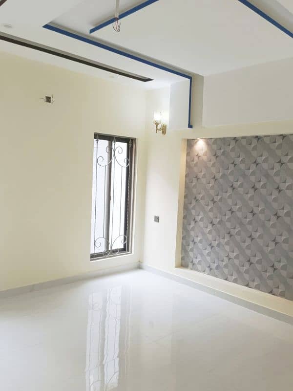 Facing Park Owner Build Solid House 4 Sale 17