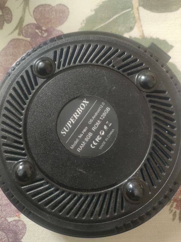 LCD plus Android SUPER BOX S6 PRO 2