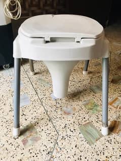 COMMODE CHAIR
