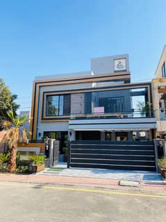 10 Marla Residential House For Rent In Jasmine Block Nearby School, Jamia Mosque, Health Care Canter ATM