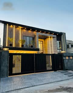 On Excellent Location In Wapda Town Phase 1 Of Multan, A 20 Marla House Is Available