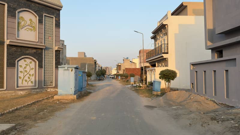 Low Budget Prime Location Plot For Sale In E Block 1