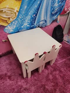 Kids Table and chairs
