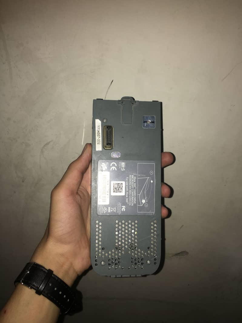 Xbox 360 without body dead only for parts available with 1 controller 4