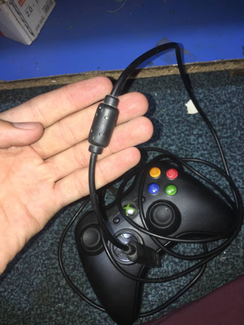 Xbox 360 without body dead only for parts available with 1 controller 7