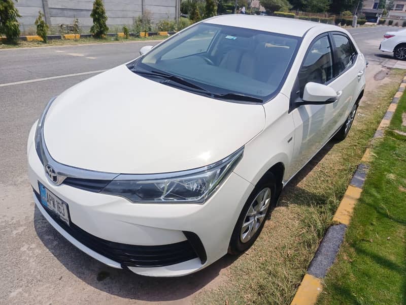 Lahore Rent a car - Hyundai Grand Starex, Toyota Corolla 0