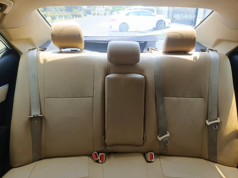Lahore Rent a car - Hyundai Grand Starex, Toyota Corolla 3