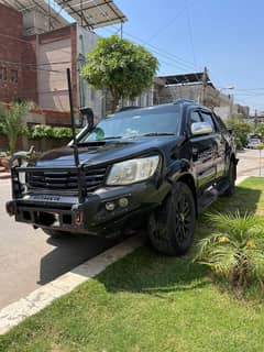 Toyota Hilux Invincible