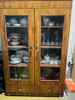 Crockery shelf