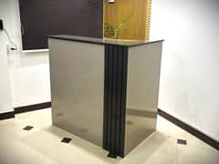 Modern Office Reception Table – Excellent Condition